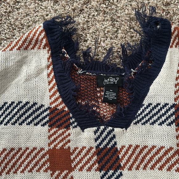 Frayed hem sweater - Picture 2 of 4